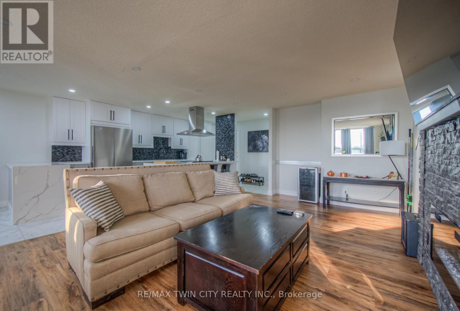 410 - 185 Kehl Street, Kitchener, Ontario  N2M 5B9 - Photo 3 - X12576370