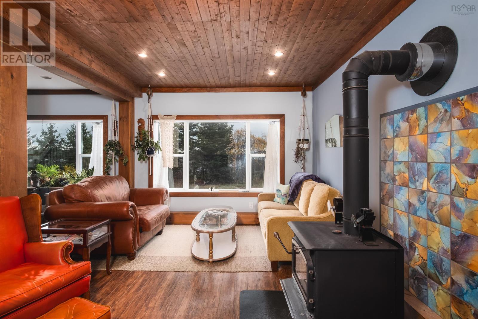 10198 Grenville Street, St. Peter's, Nova Scotia  B0E 3B0 - Photo 3 - 202528545