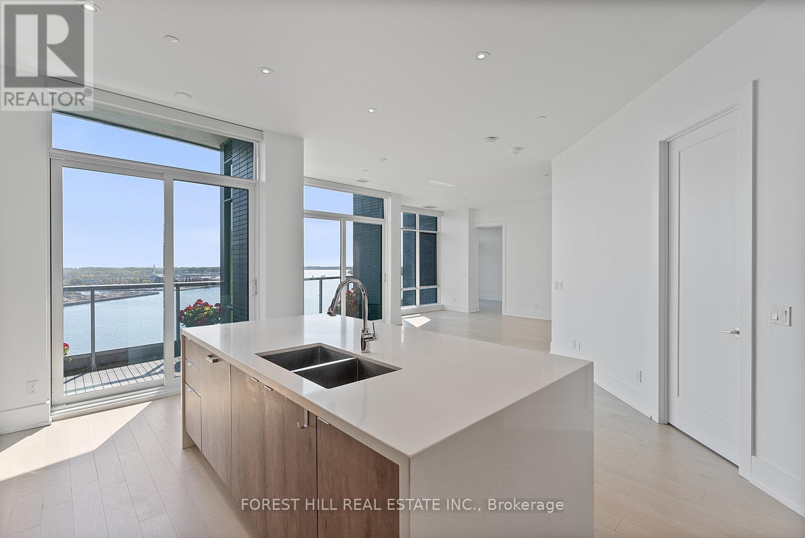 Sph #07 - 1 Edgewater Drive, Toronto, Ontario  M5A 0L1 - Photo 8 - C12576430