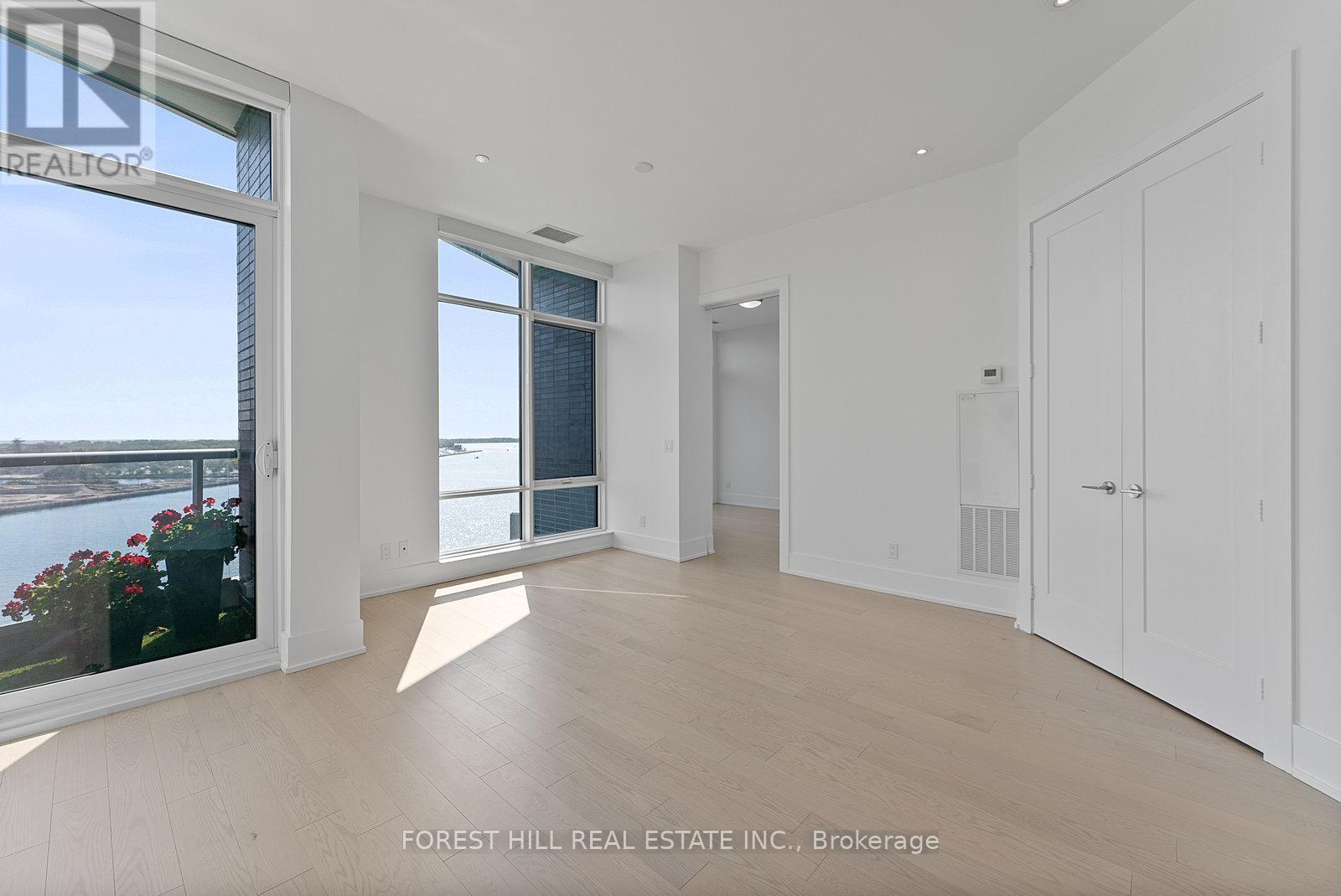 Sph #07 - 1 Edgewater Drive, Toronto, Ontario  M5A 0L1 - Photo 9 - C12576430