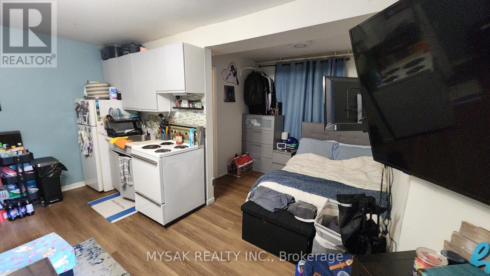 50-52 Dundonald Street, Toronto, Ontario  M4Y 1K2 - Photo 2 - C12576442