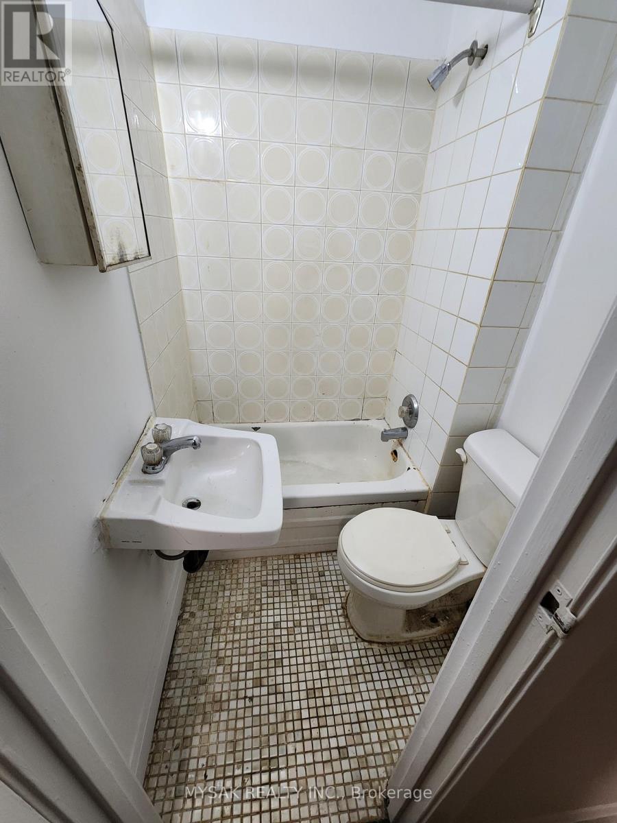 50-52 Dundonald Street, Toronto, Ontario  M4Y 1K2 - Photo 17 - C12576444