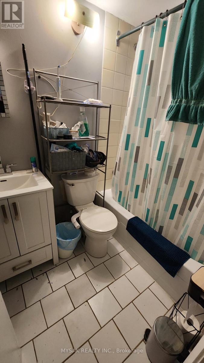 50-52 Dundonald Street, Toronto, Ontario  M4Y 1K2 - Photo 3 - C12576444