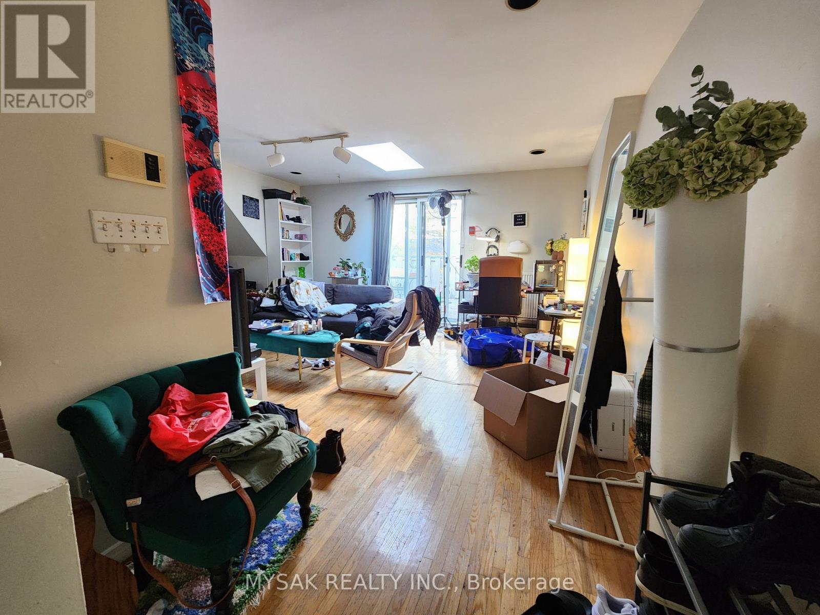 50-52 Dundonald Street, Toronto, Ontario  M4Y 1K2 - Photo 4 - C12576444