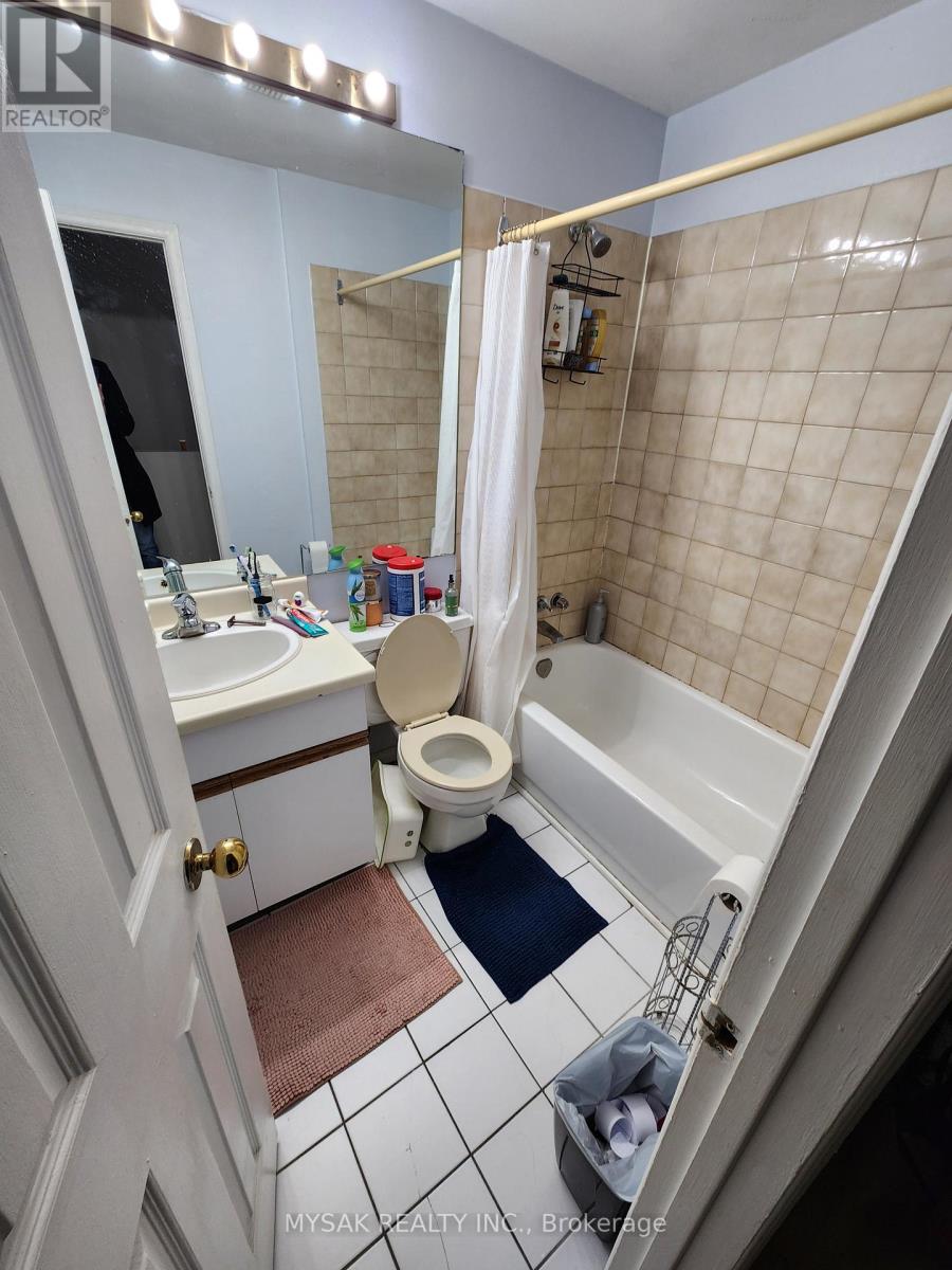 50-52 Dundonald Street, Toronto, Ontario  M4Y 1K2 - Photo 5 - C12576444