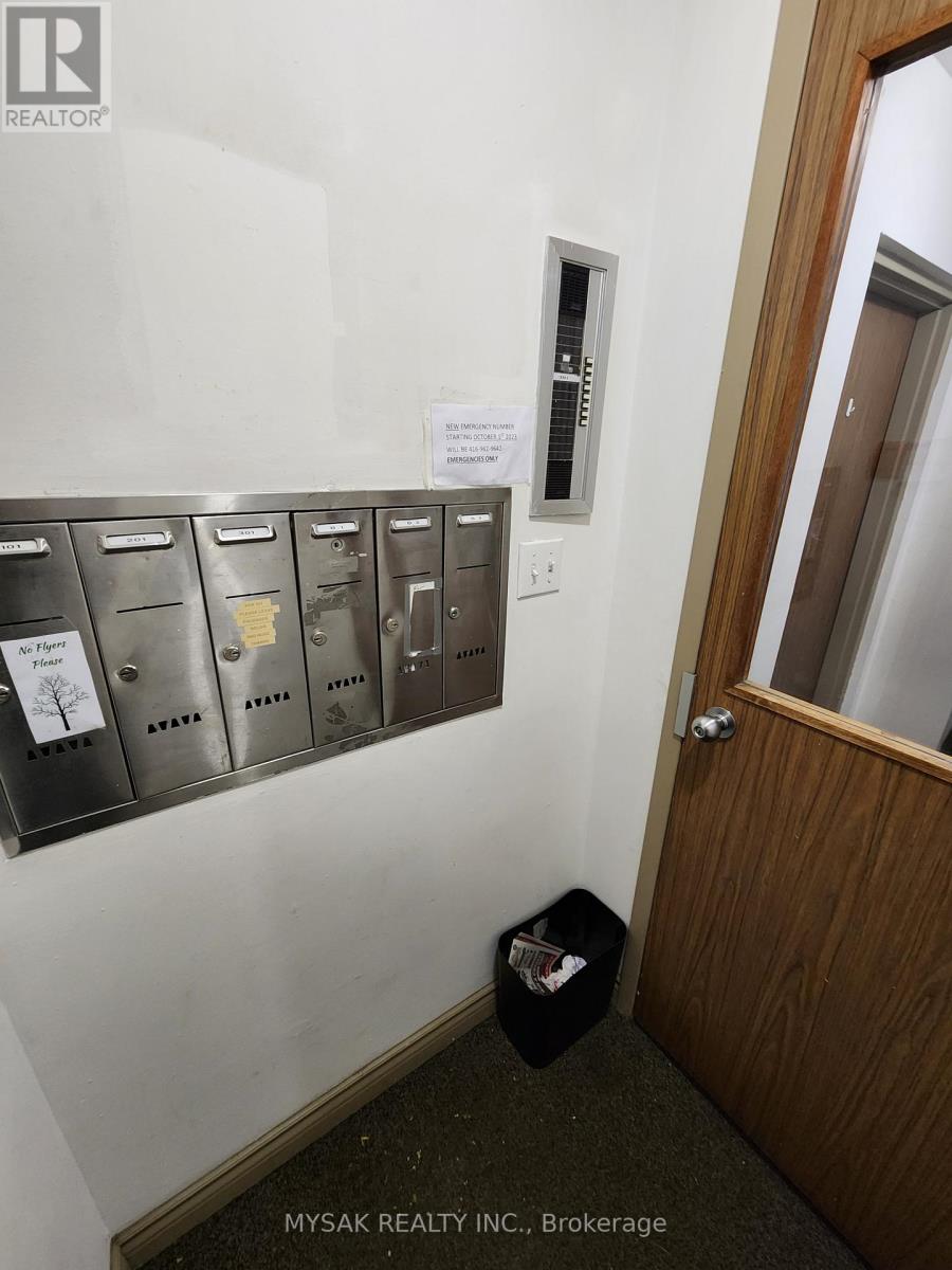 50 Dundonald Street, Toronto, Ontario  M4Y 1K2 - Photo 2 - C12576448