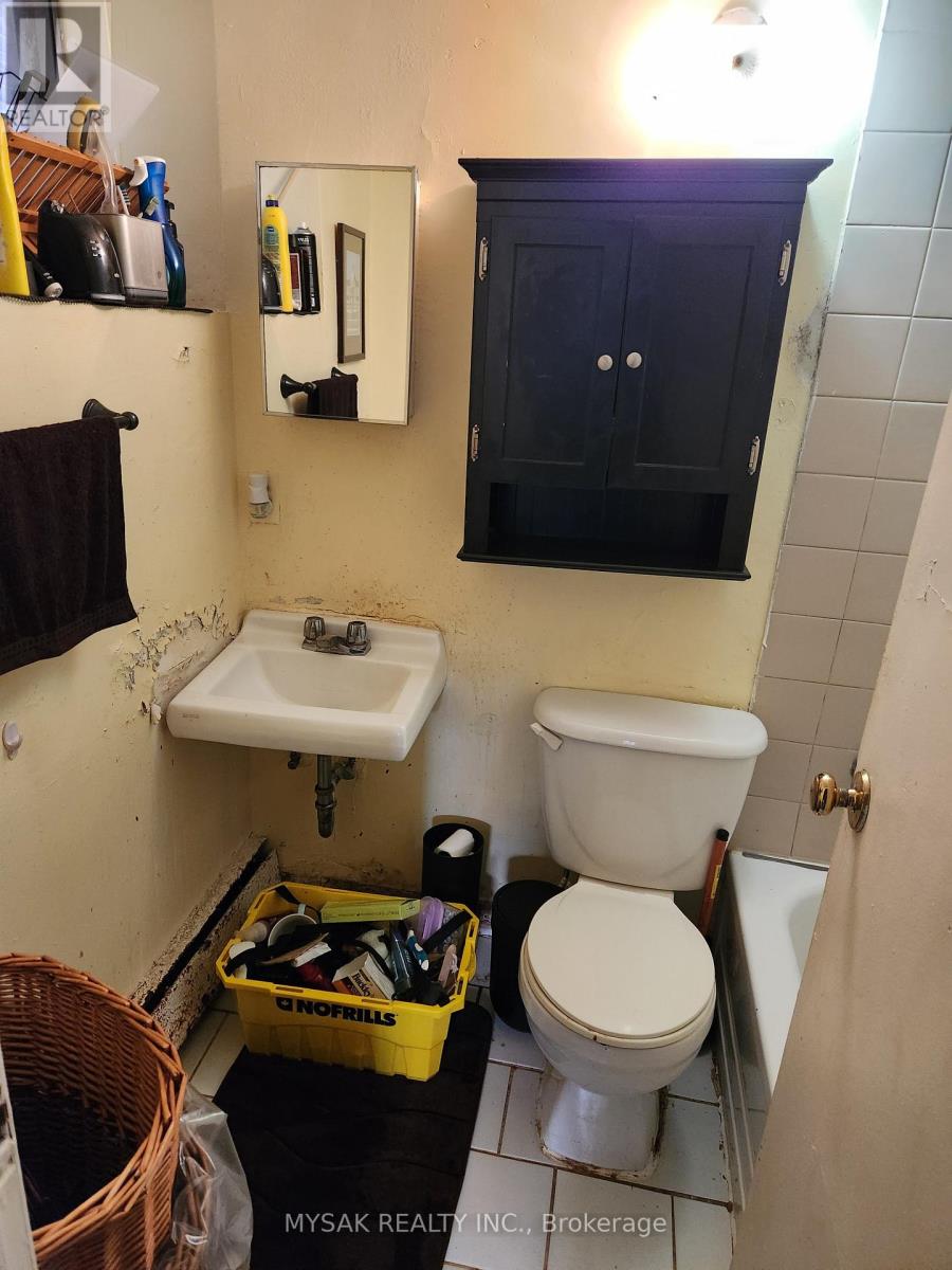 50 Dundonald Street, Toronto, Ontario  M4Y 1K2 - Photo 5 - C12576448