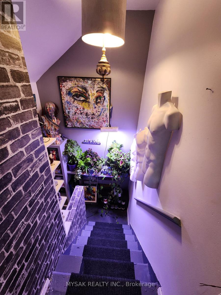 52 Dundonald Street, Toronto, Ontario  M4Y 1K2 - Photo 12 - C12576456