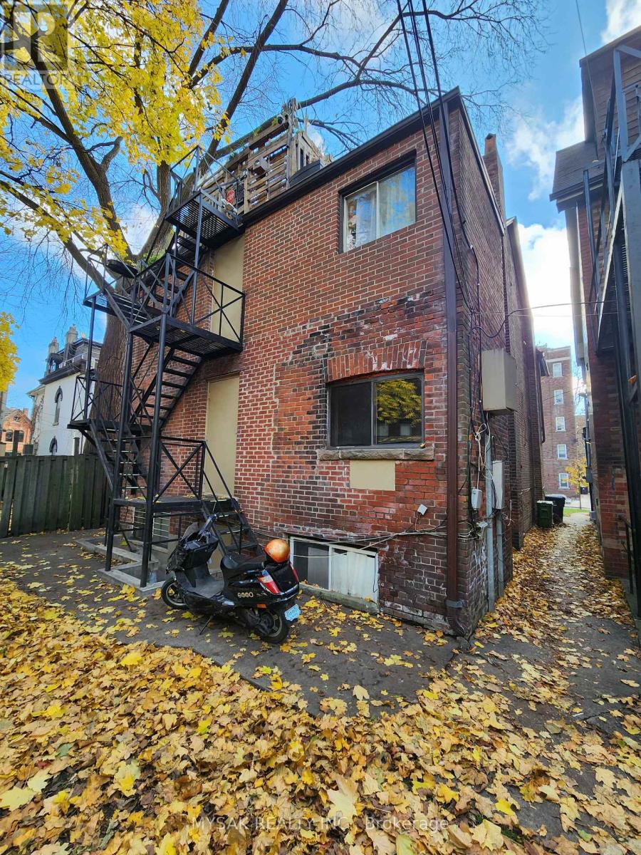 52 Dundonald Street, Toronto, Ontario  M4Y 1K2 - Photo 19 - C12576456