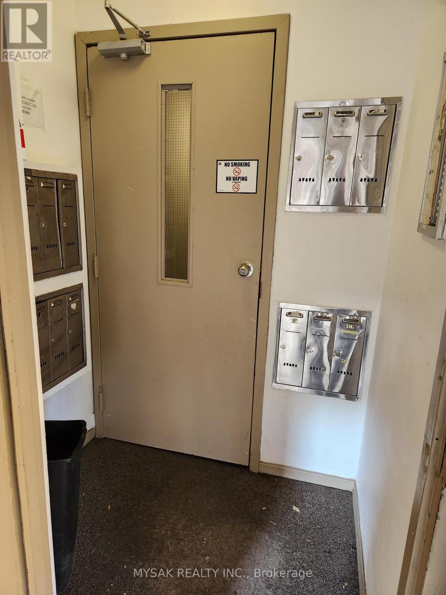 52 Dundonald Street, Toronto, Ontario  M4Y 1K2 - Photo 3 - C12576464