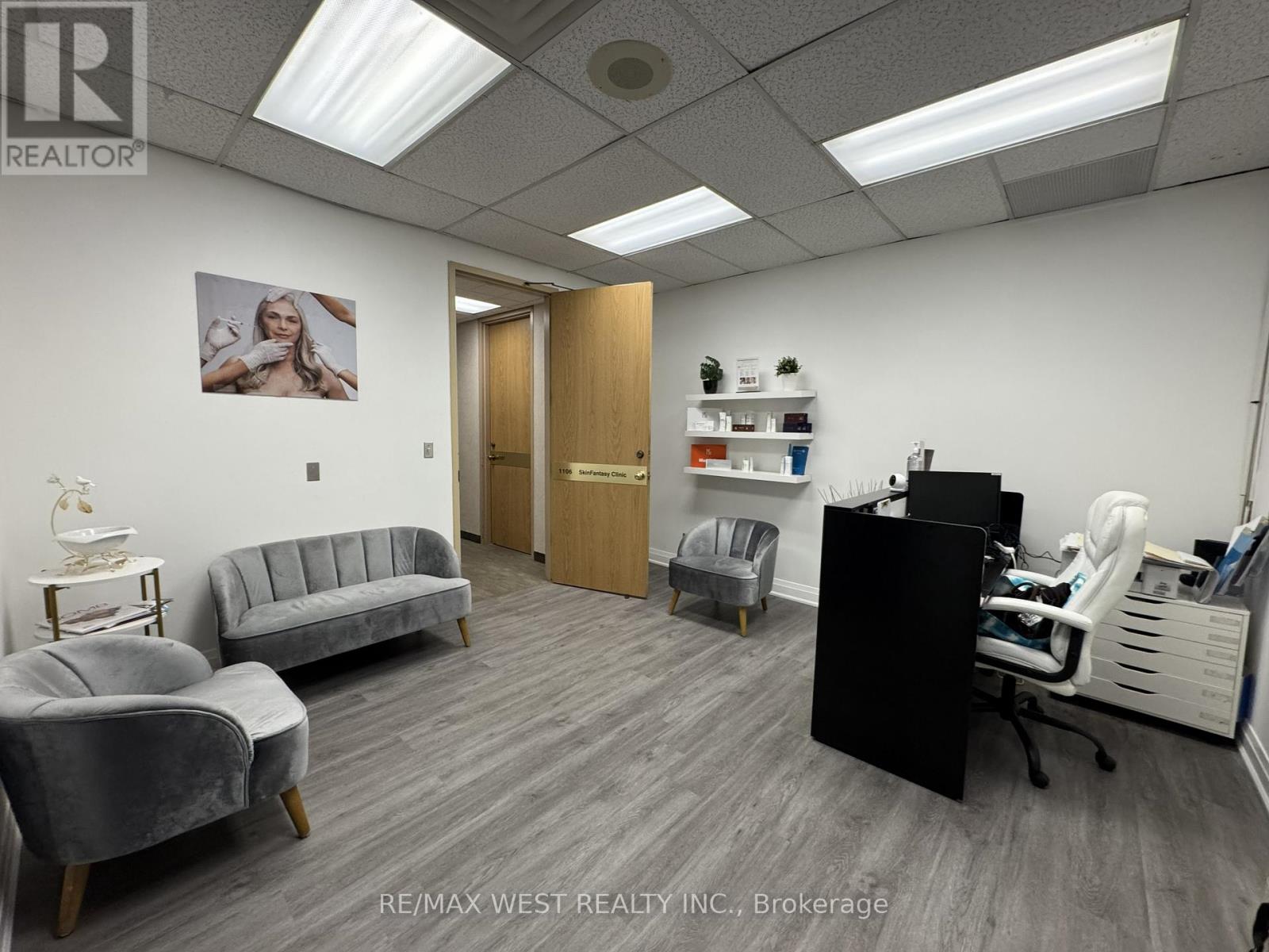 1106 - 123 Edward Street, Toronto, Ontario  M5G 1E2 - Photo 2 - C12576484