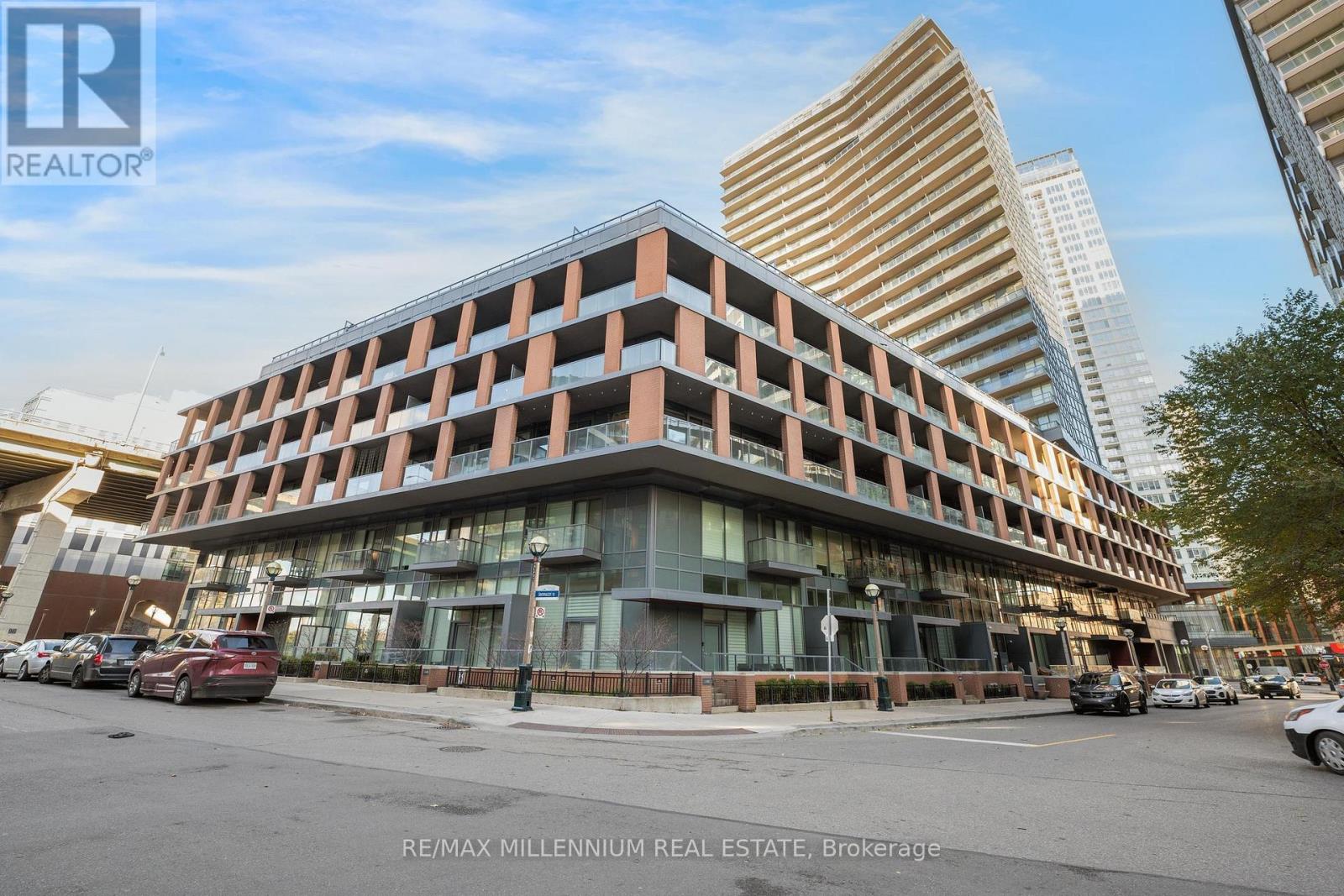 802 - 20 BRUYERES MEWS, Toronto, Ontario