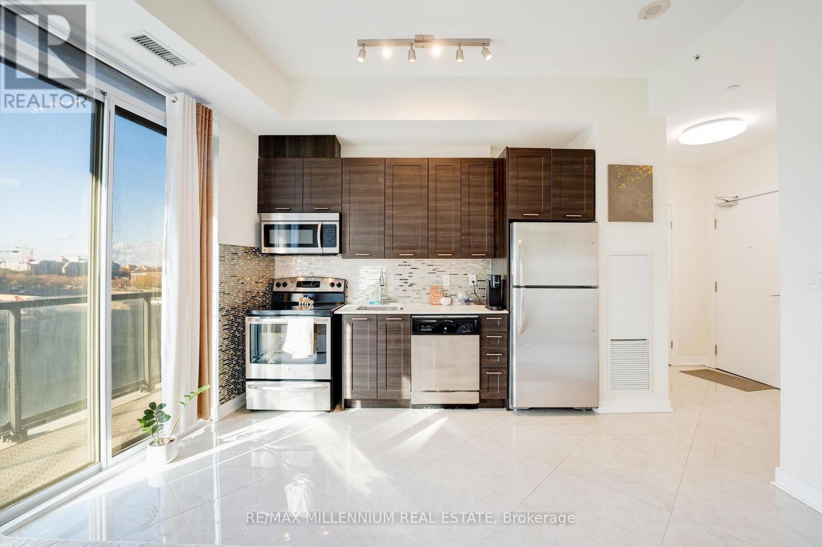 802 - 20 Bruyeres Mews, Toronto, Ontario  M5V 0G8 - Photo 18 - C12576542