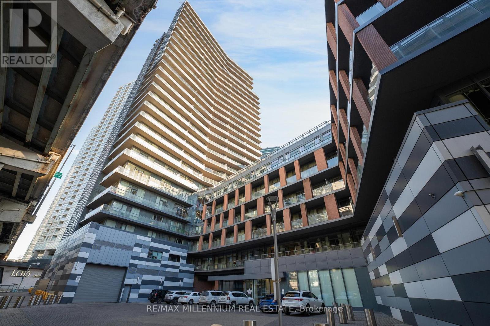 802 - 20 Bruyeres Mews, Toronto, Ontario  M5V 0G8 - Photo 2 - C12576542