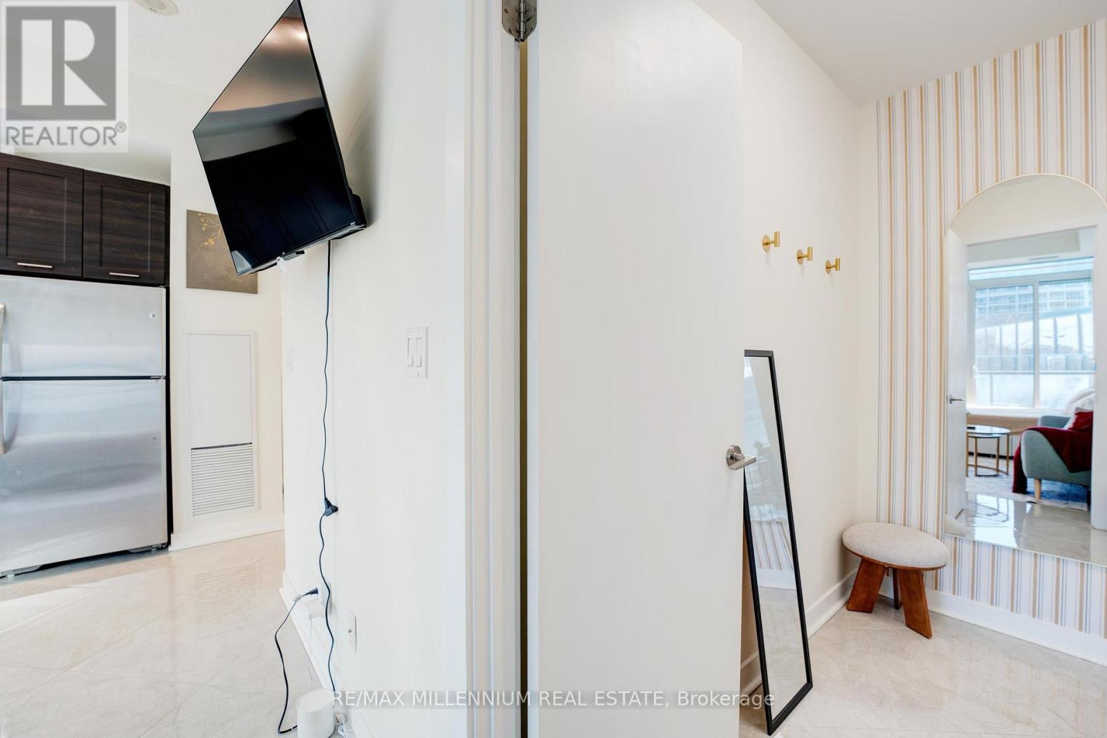 802 - 20 Bruyeres Mews, Toronto, Ontario  M5V 0G8 - Photo 21 - C12576542