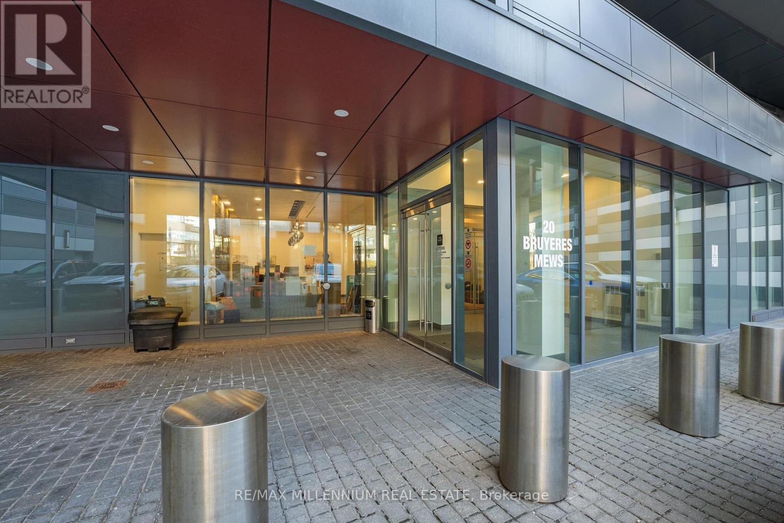 802 - 20 Bruyeres Mews, Toronto, Ontario  M5V 0G8 - Photo 4 - C12576542