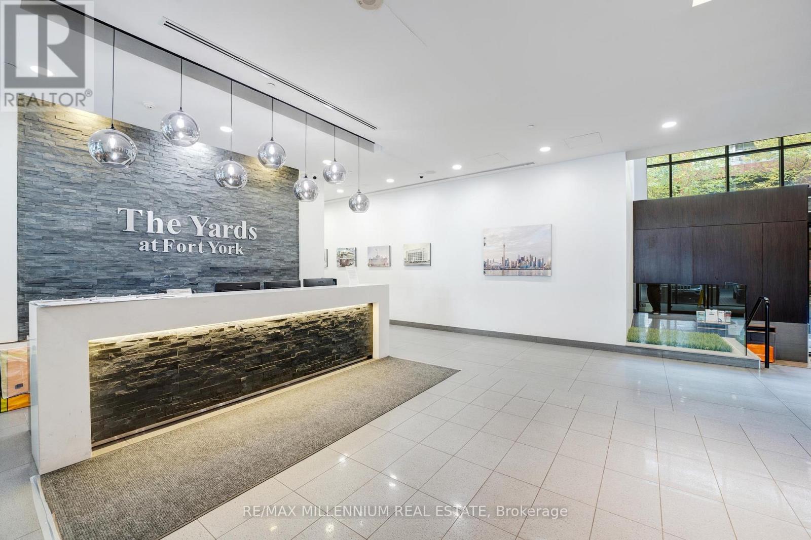 802 - 20 Bruyeres Mews, Toronto, Ontario  M5V 0G8 - Photo 9 - C12576542