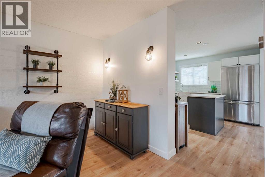 93 Evansford Circle Nw, Calgary, Alberta  T3P 0A9 - Photo 5 - A2254544