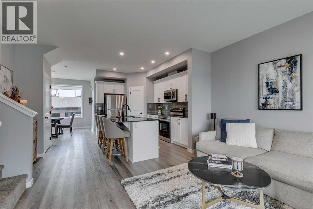 63 Wolf Gate, Okotoks, Alberta  T1S 5T9 - Photo 3 - A2255196