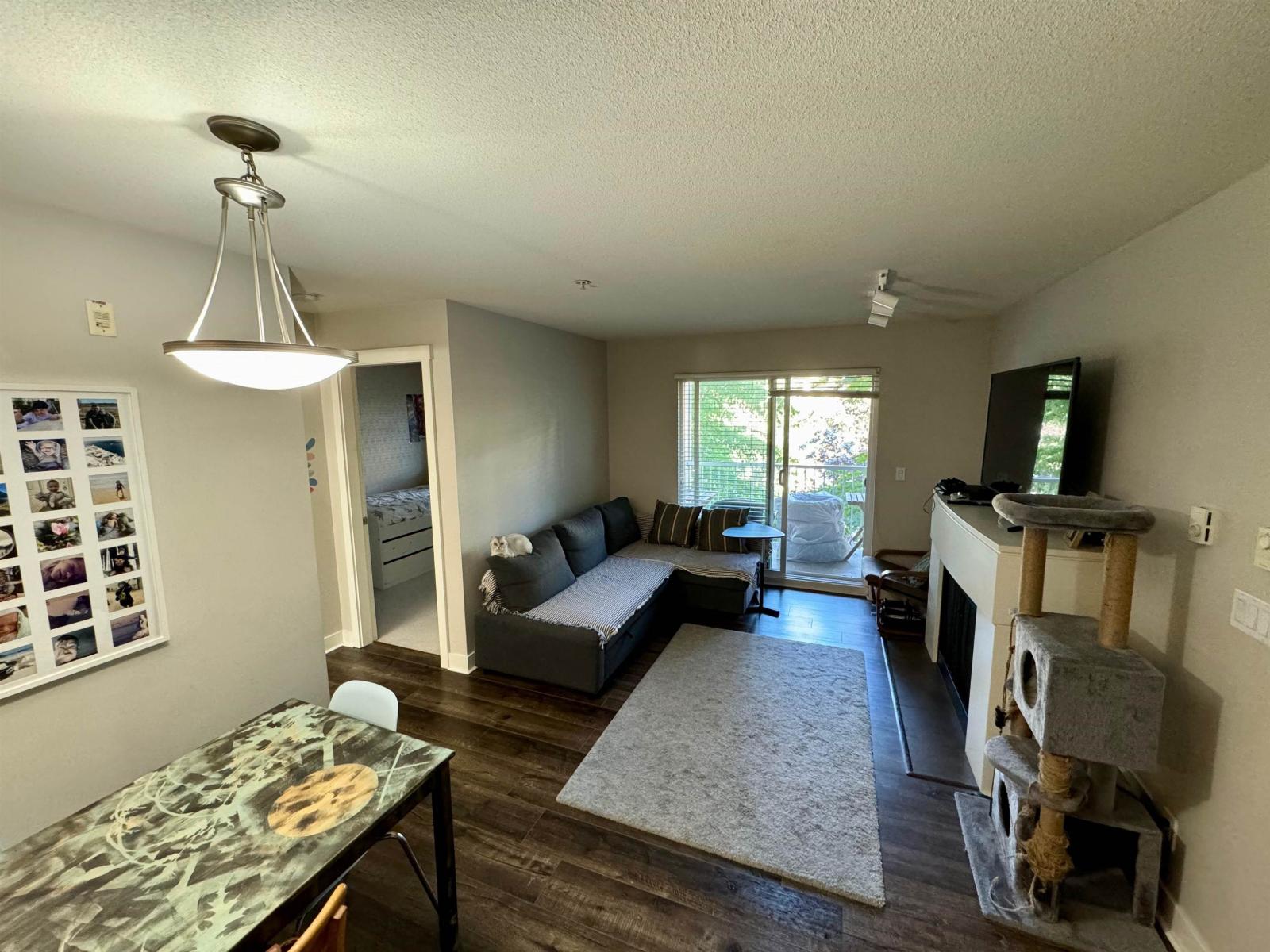 206 19388 65 AVENUE, surrey, British Columbia