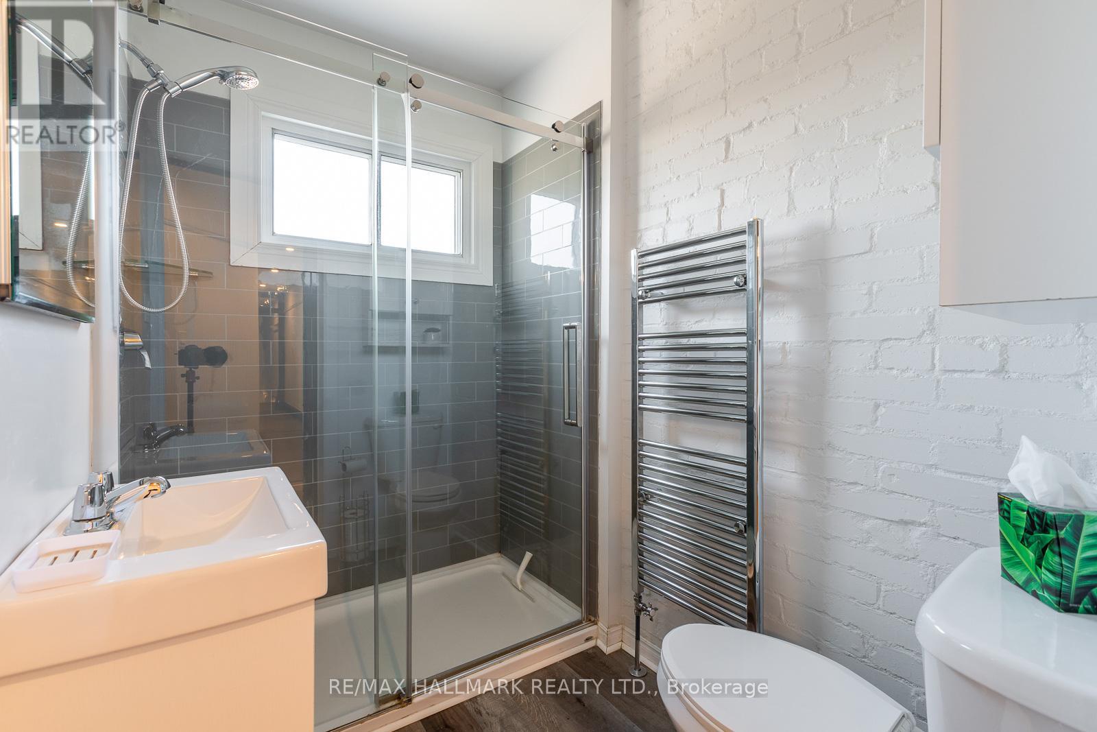 B (Upper) - 27 Hammersmith Avenue, Toronto, Ontario  M4E 2W3 - Photo 12 - E12576404