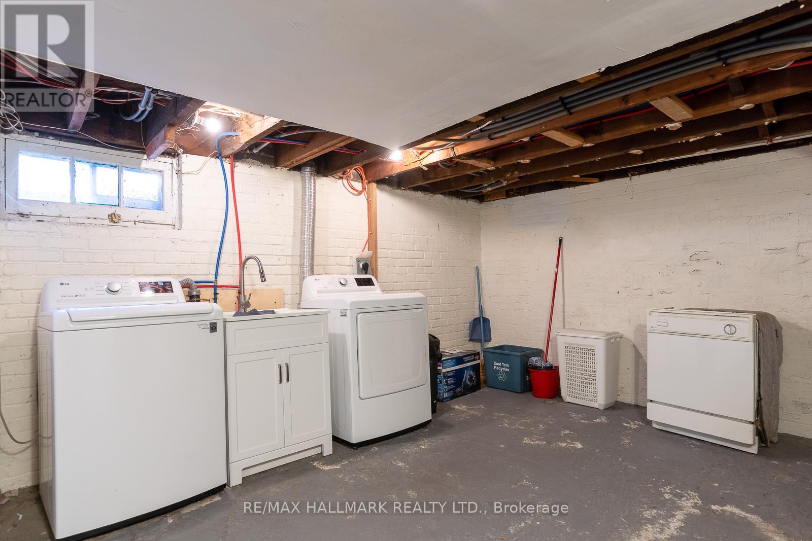 B (Upper) - 27 Hammersmith Avenue, Toronto, Ontario  M4E 2W3 - Photo 17 - E12576404