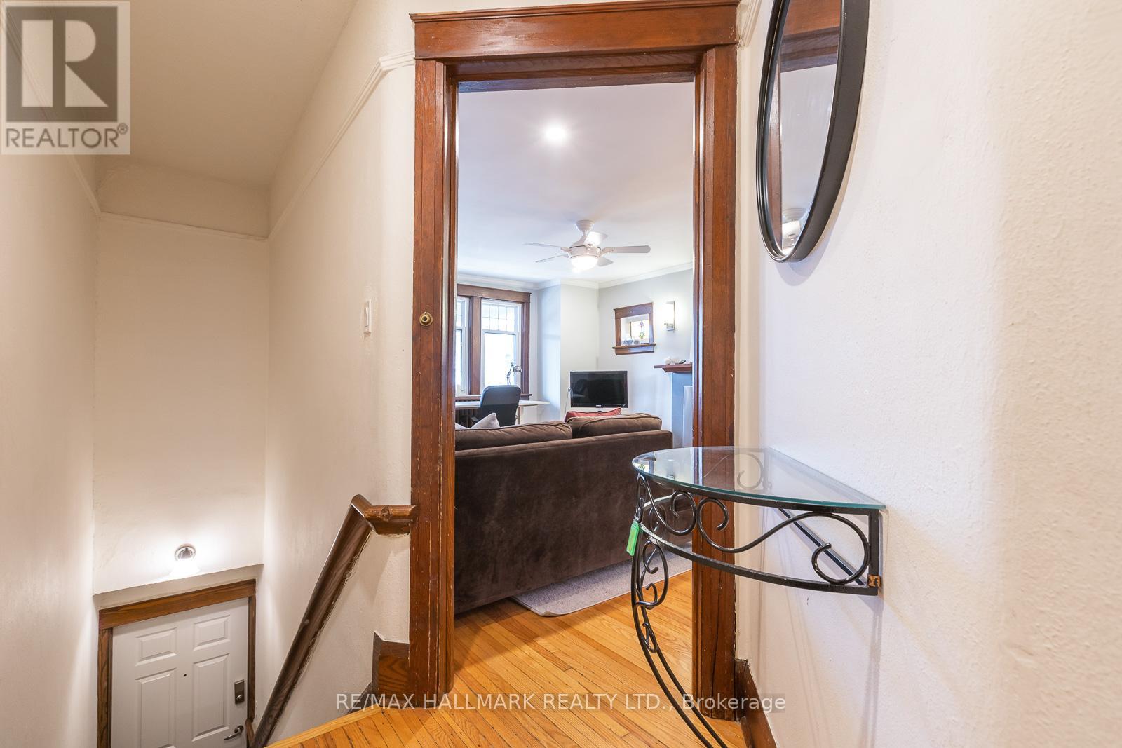 B (Upper) - 27 Hammersmith Avenue, Toronto, Ontario  M4E 2W3 - Photo 2 - E12576404