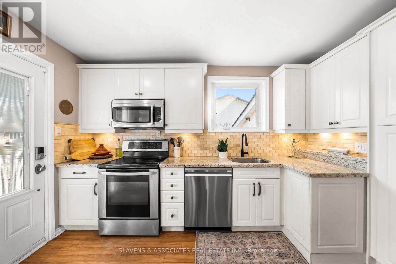 48 Billingsgate Crescent, Ajax, Ontario  L1S 2R8 - Photo 4 - E12576468