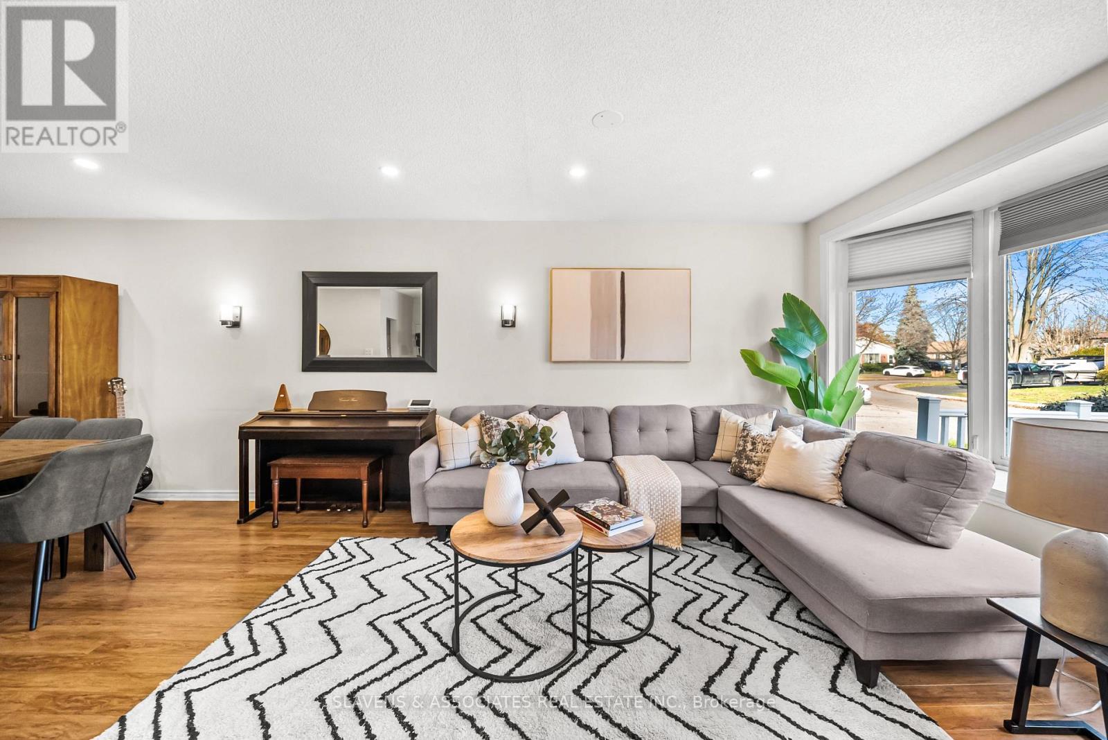 48 Billingsgate Crescent, Ajax, Ontario  L1S 2R8 - Photo 5 - E12576468