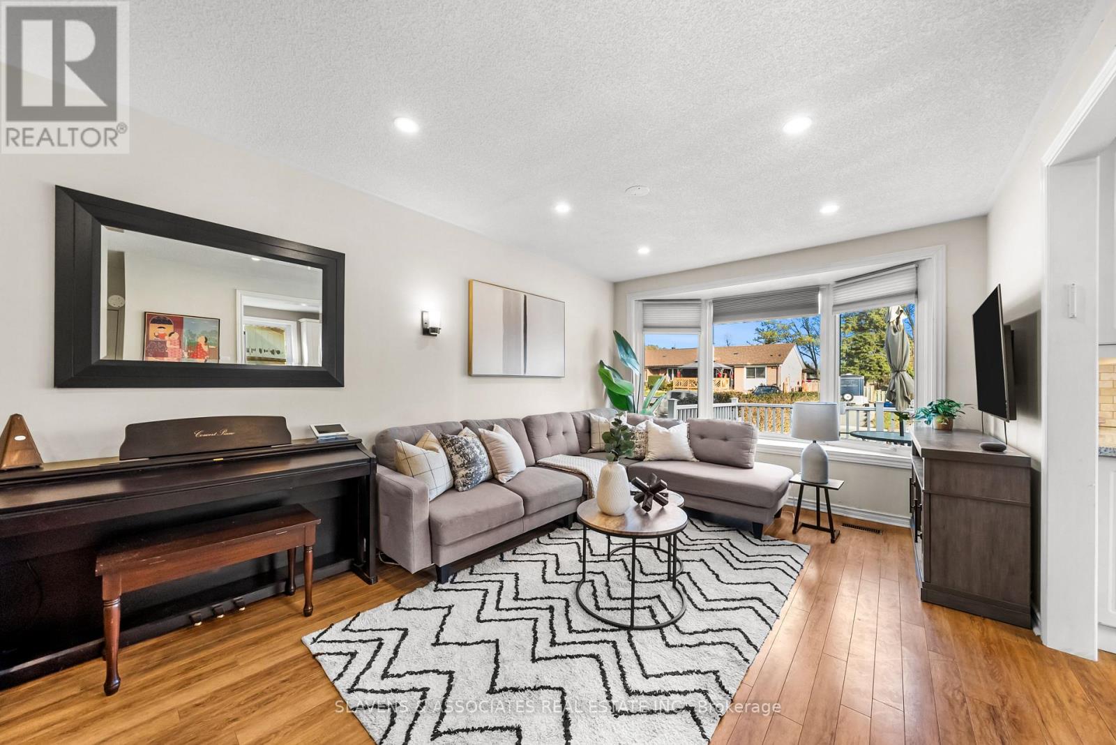 48 Billingsgate Crescent, Ajax, Ontario  L1S 2R8 - Photo 8 - E12576468