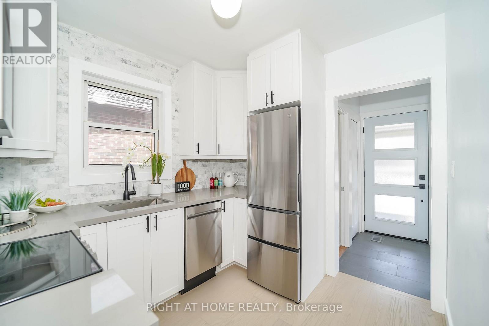 1360 Woodbine Avenue, Toronto, Ontario  M4C 4G5 - Photo 11 - E12576522