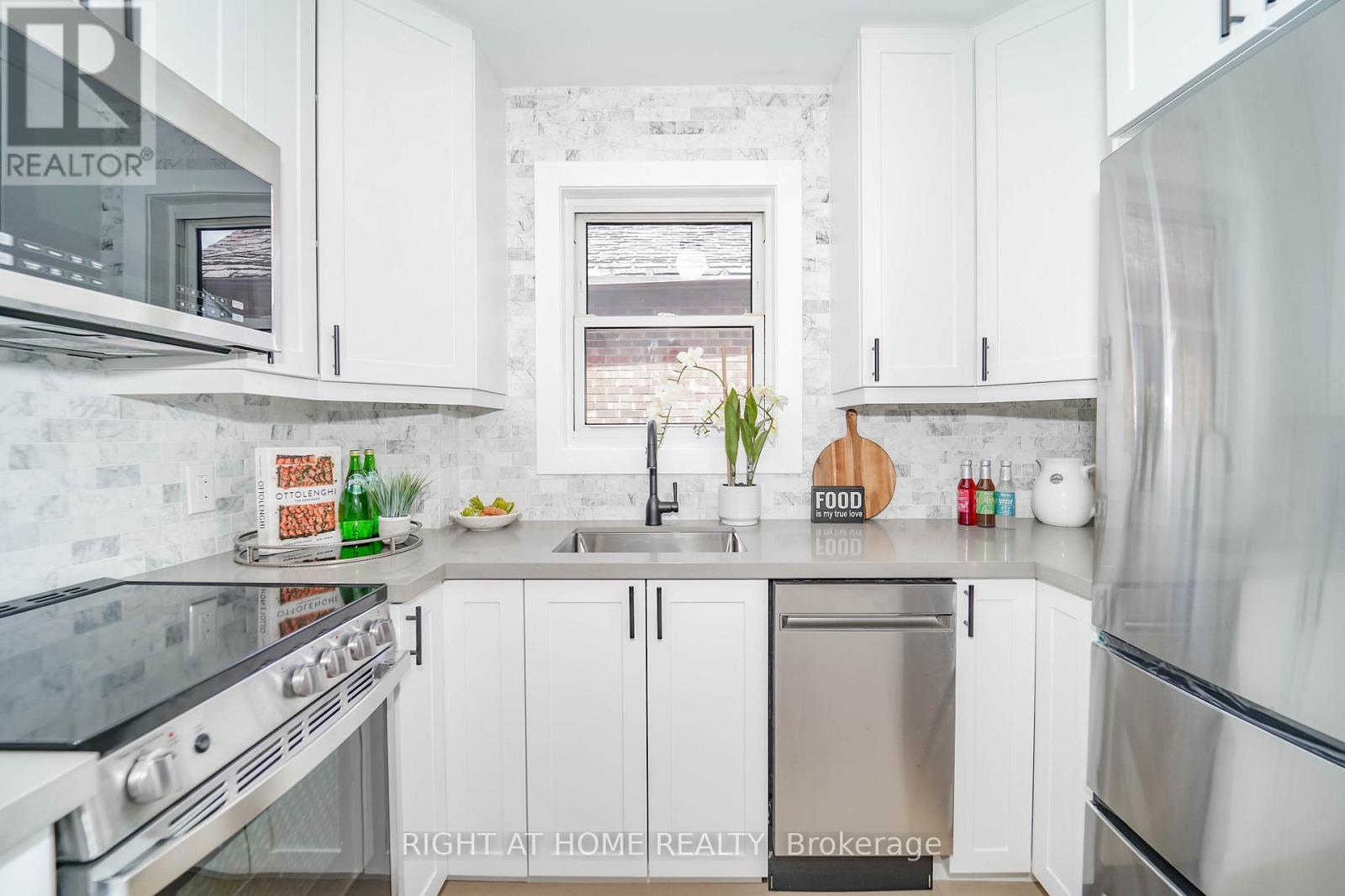 1360 Woodbine Avenue, Toronto, Ontario  M4C 4G5 - Photo 13 - E12576522