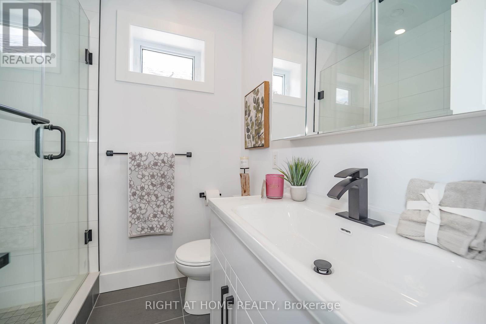 1360 Woodbine Avenue, Toronto, Ontario  M4C 4G5 - Photo 22 - E12576522