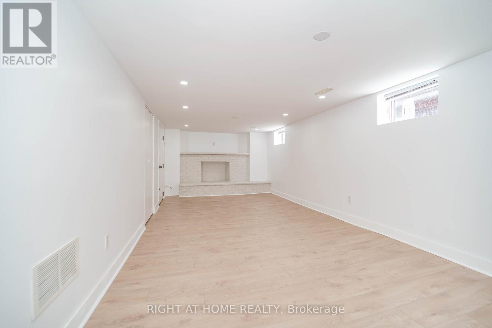 1360 Woodbine Avenue, Toronto, Ontario  M4C 4G5 - Photo 28 - E12576522