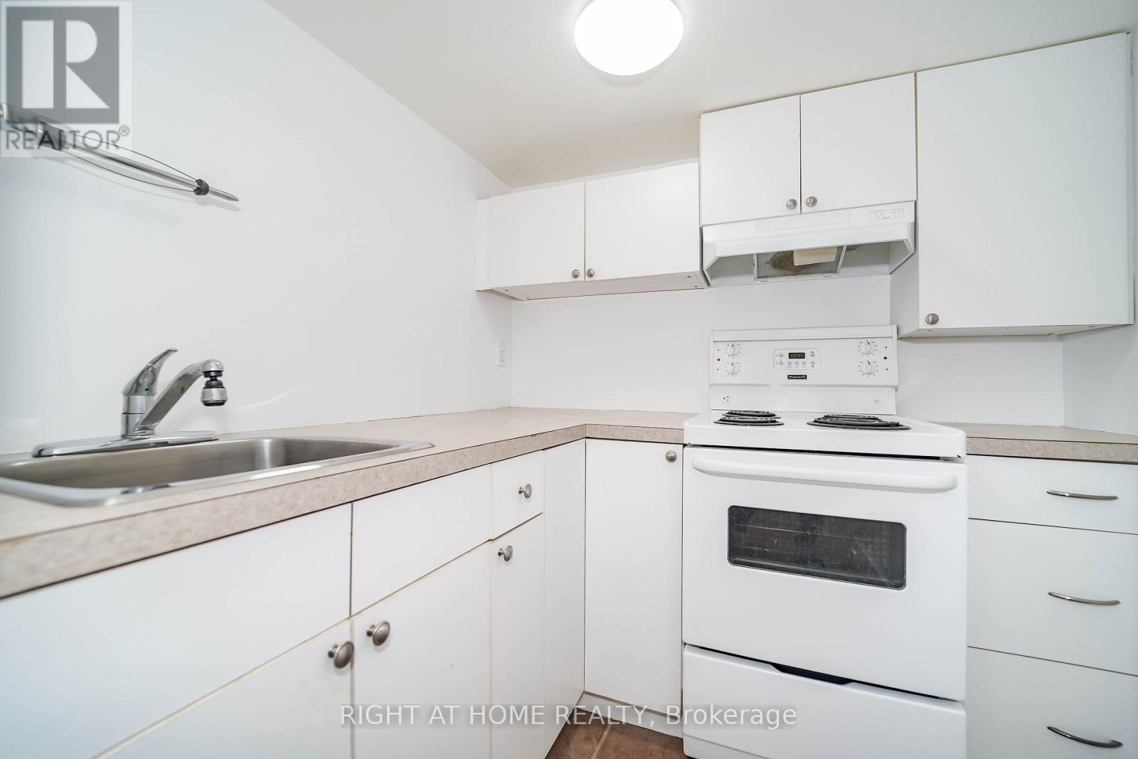 1360 Woodbine Avenue, Toronto, Ontario  M4C 4G5 - Photo 31 - E12576522