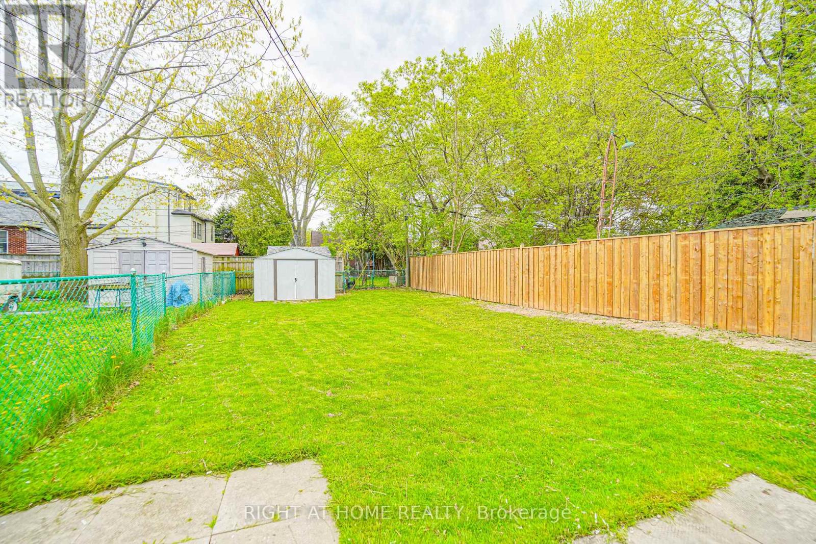 1360 Woodbine Avenue, Toronto, Ontario  M4C 4G5 - Photo 35 - E12576522
