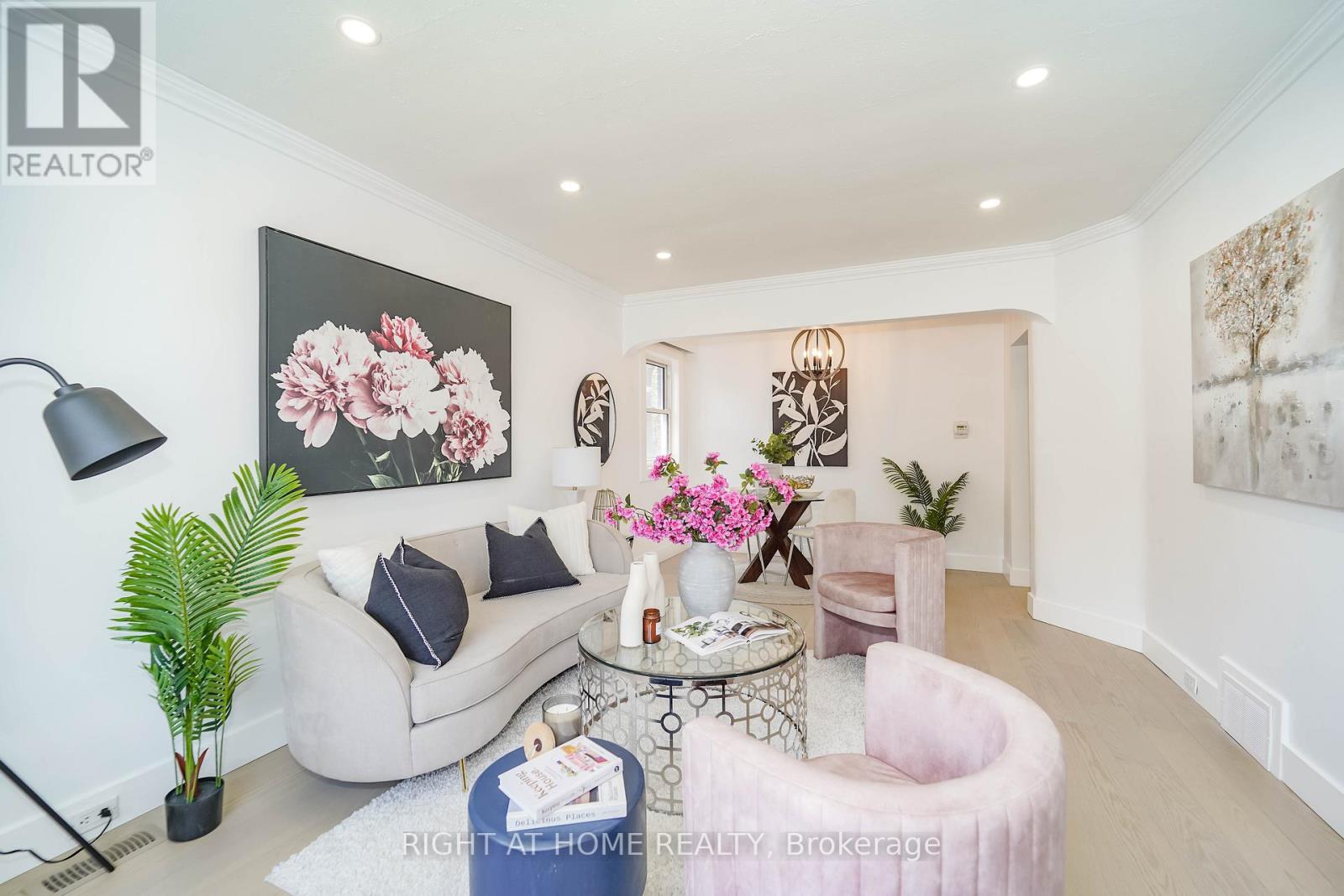 1360 Woodbine Avenue, Toronto, Ontario  M4C 4G5 - Photo 5 - E12576522