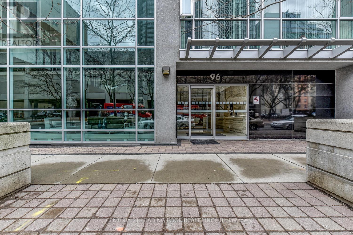 1002 - 96 ST PATRICK STREET, Toronto, Ontario