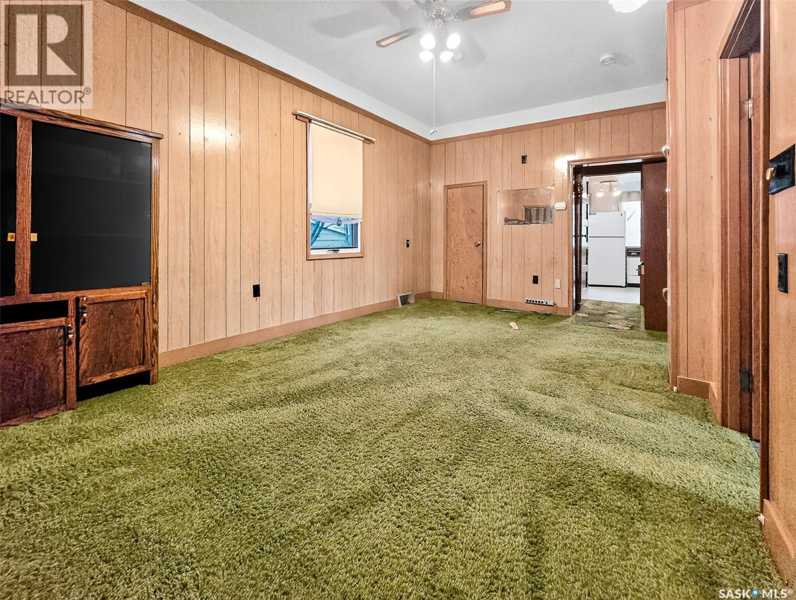 152 & 162 3rd Avenue W, Central Butte, Saskatchewan  S0H 0T0 - Photo 11 - SK024677