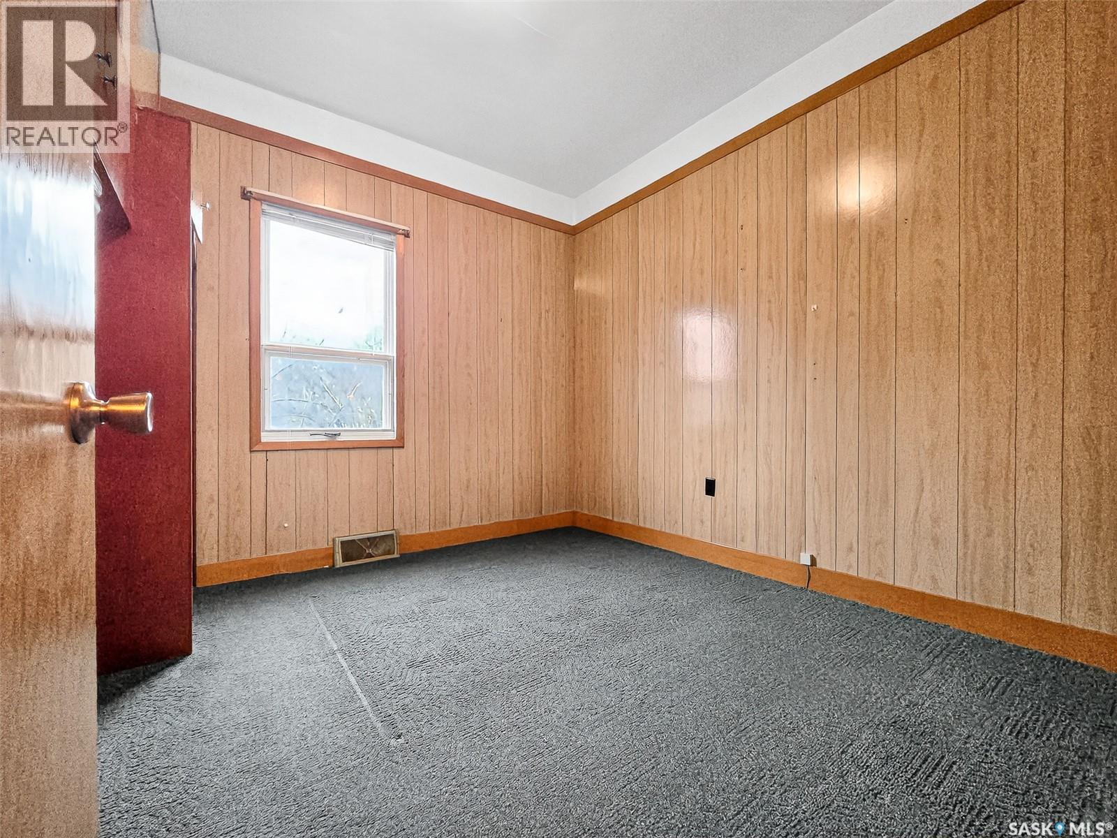 152 & 162 3rd Avenue W, Central Butte, Saskatchewan  S0H 0T0 - Photo 16 - SK024677