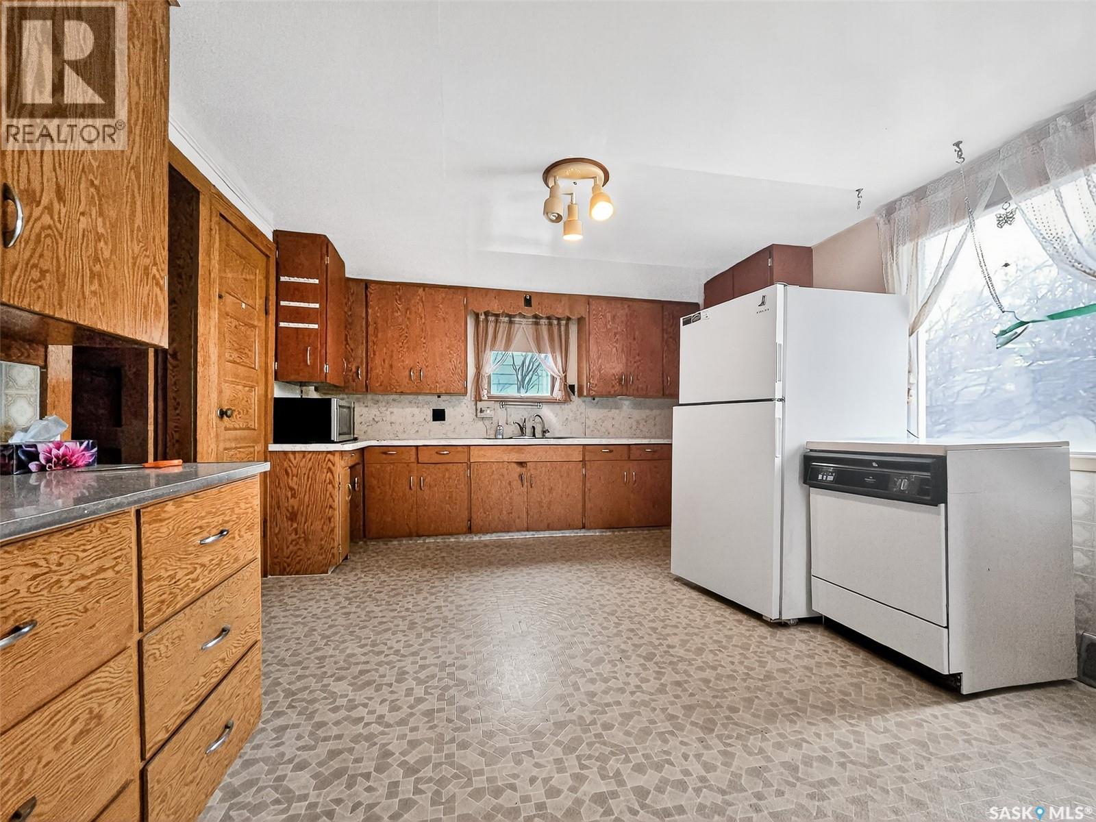 152 & 162 3rd Avenue W, Central Butte, Saskatchewan  S0H 0T0 - Photo 19 - SK024677