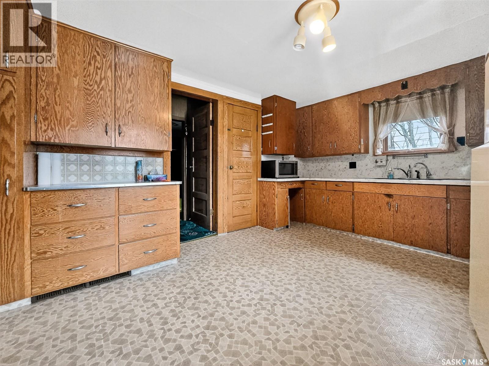 152 & 162 3rd Avenue W, Central Butte, Saskatchewan  S0H 0T0 - Photo 20 - SK024677