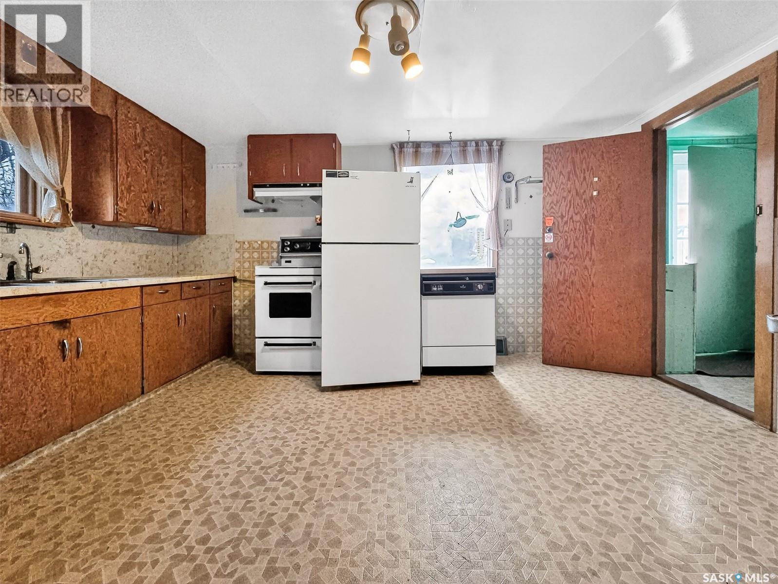 152 & 162 3rd Avenue W, Central Butte, Saskatchewan  S0H 0T0 - Photo 21 - SK024677