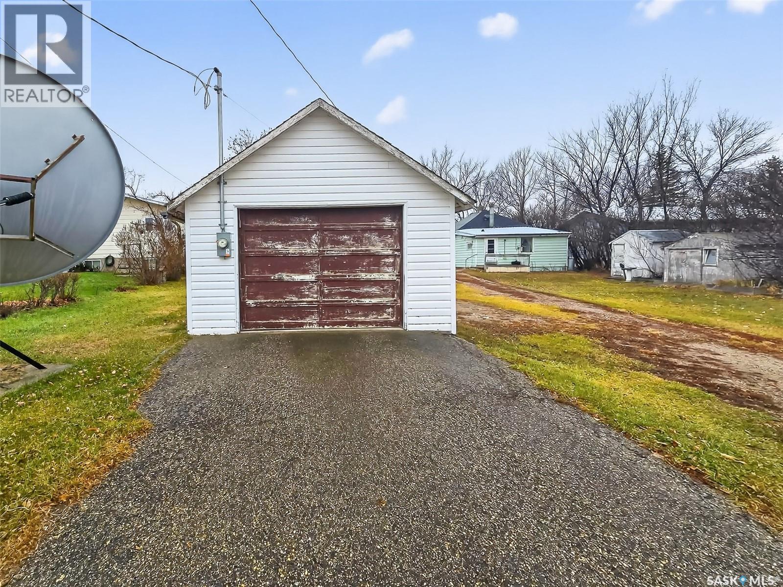 152 & 162 3rd Avenue W, Central Butte, Saskatchewan  S0H 0T0 - Photo 34 - SK024677