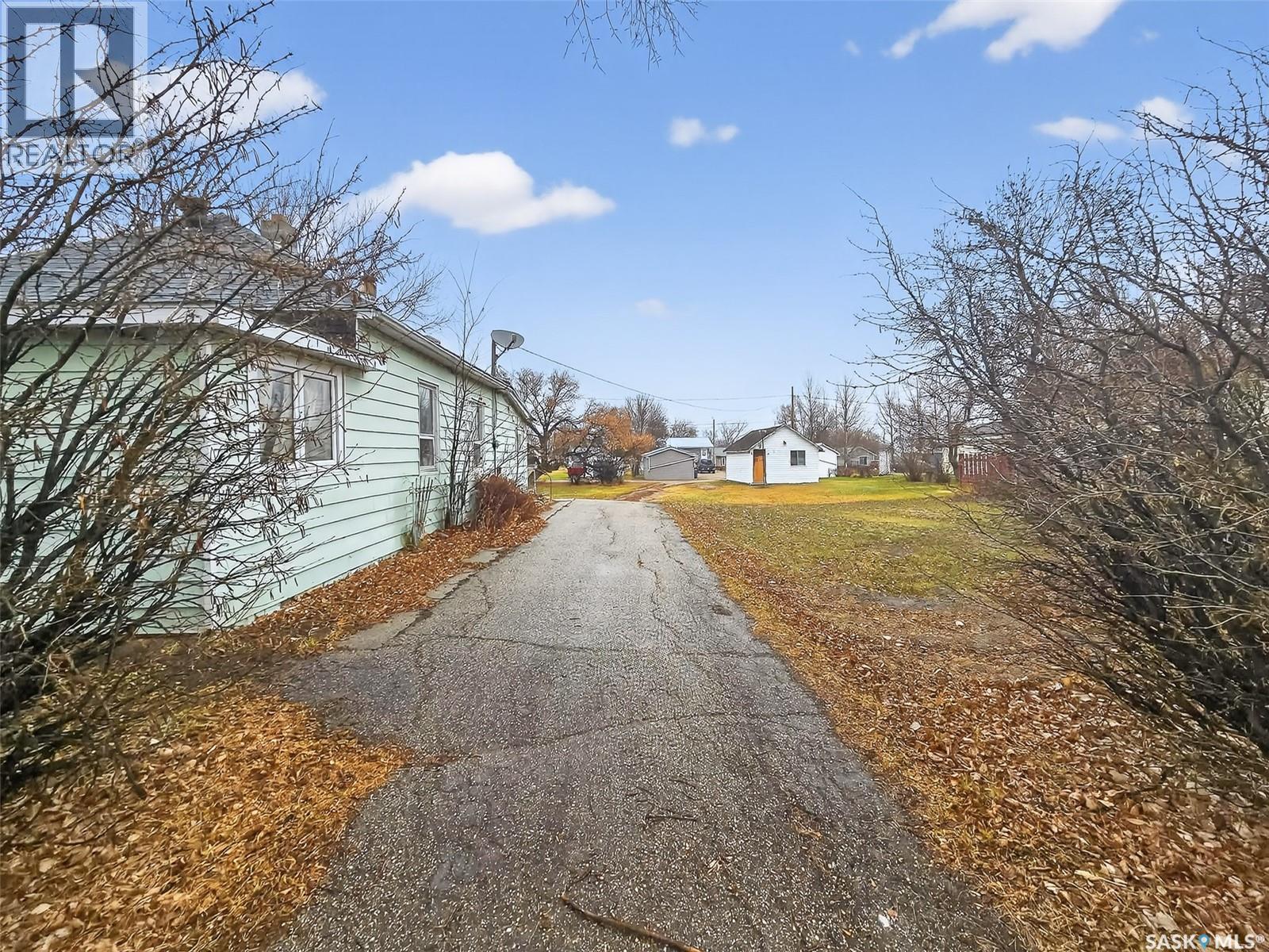 152 & 162 3rd Avenue W, Central Butte, Saskatchewan  S0H 0T0 - Photo 36 - SK024677