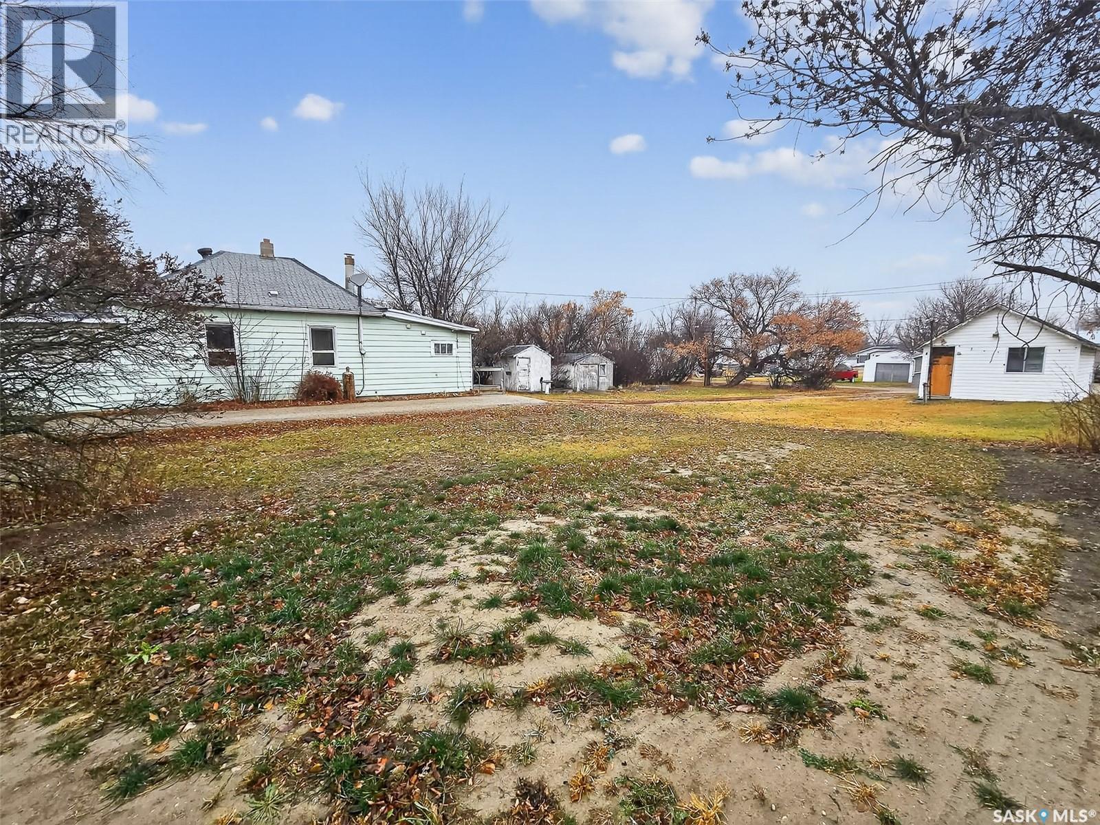 152 & 162 3rd Avenue W, Central Butte, Saskatchewan  S0H 0T0 - Photo 37 - SK024677