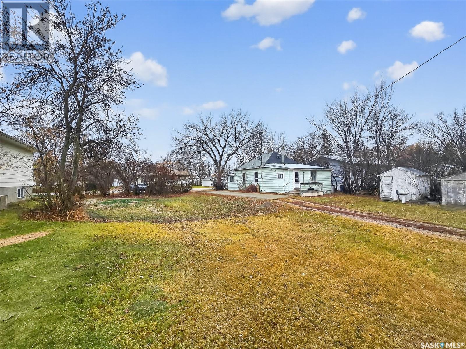 152 & 162 3rd Avenue W, Central Butte, Saskatchewan  S0H 0T0 - Photo 7 - SK024677