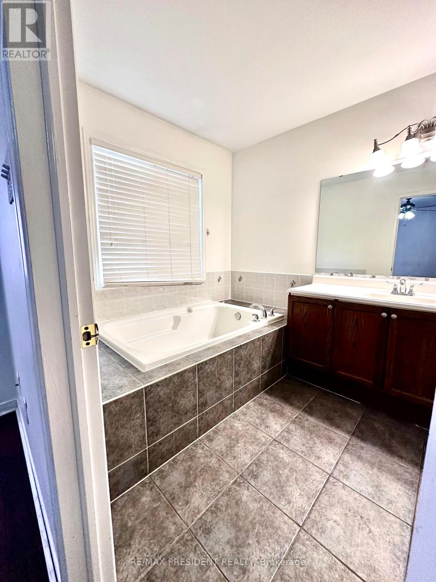 13 Rockgarden Trail N, Brampton, Ontario L6R 3M9 - Photo 12 - W12575976