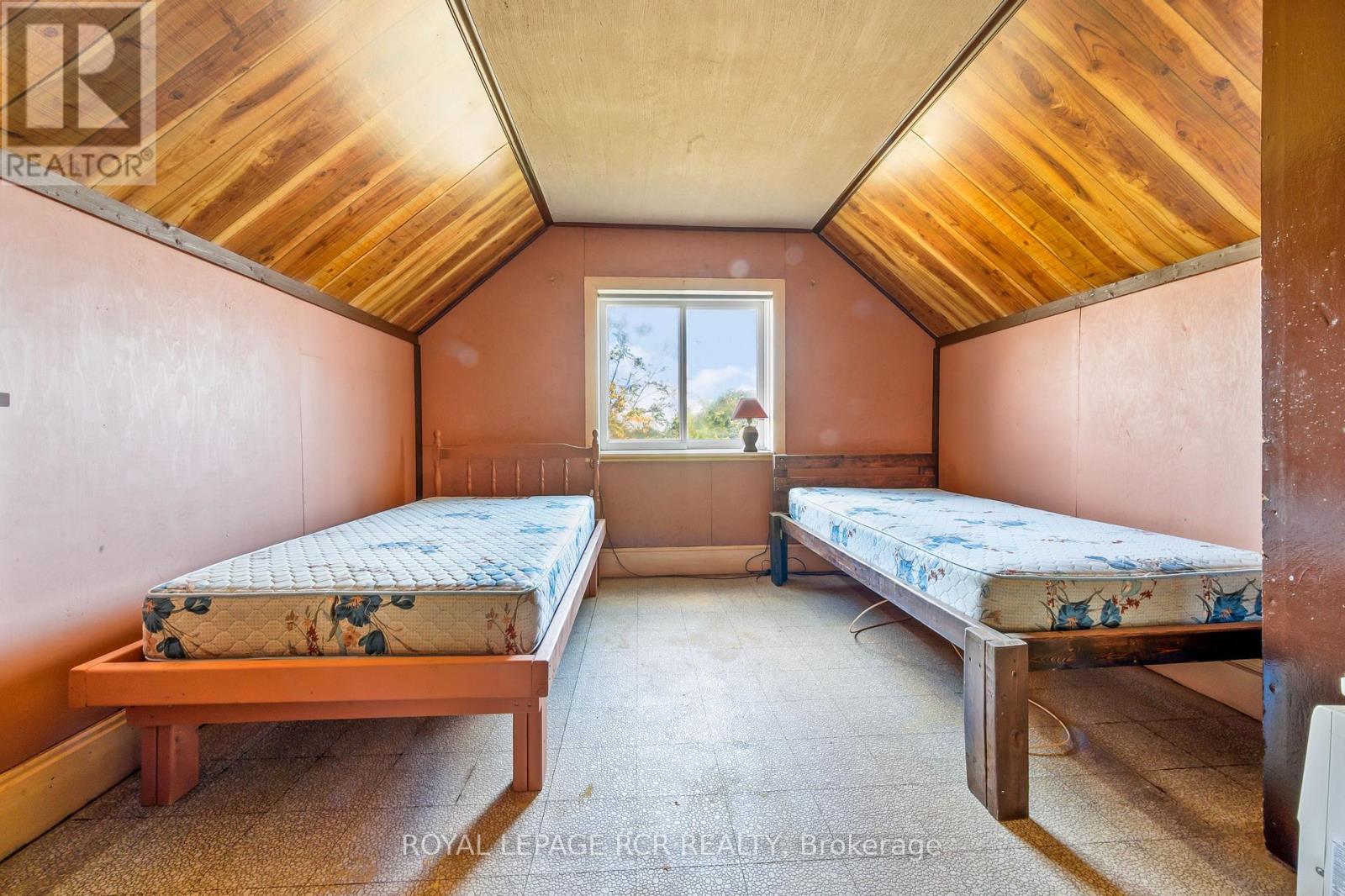 19726 Airport Road, Caledon, Ontario  L7K 0A3 - Photo 18 - W12454536