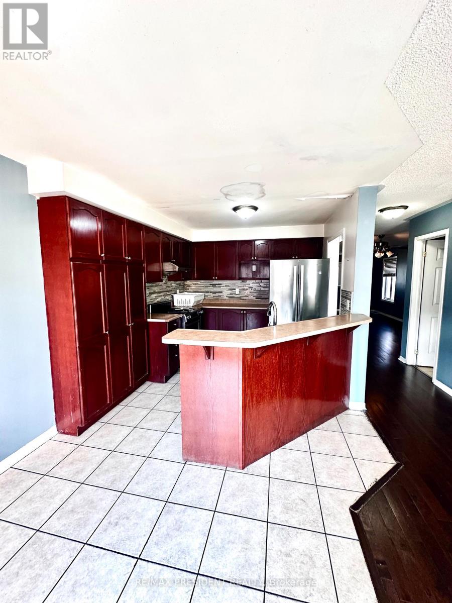 13 Rockgarden Trail N, Brampton, Ontario L6R 3M9 - Photo 2 - W12575976